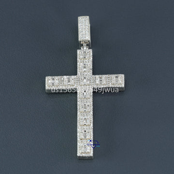 Luxury diamond pendant in 14 kt white gold with vvs clarity diamond crafted for unisex
