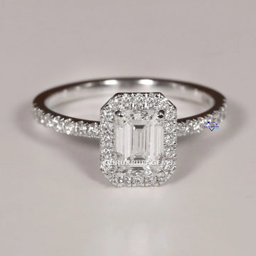 Make a bold impression with this 14 kt white gold emerald round cut ring with VVS clarity Gurukrupa-Gems