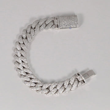 On trend men's 14kt gold bracelet showcasing IGI certified lab grown diamonds with impectable VVS clarity Gurukrupa-Gems